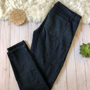 Forever 21 Dark Wash Light Weight Skinny Jeans